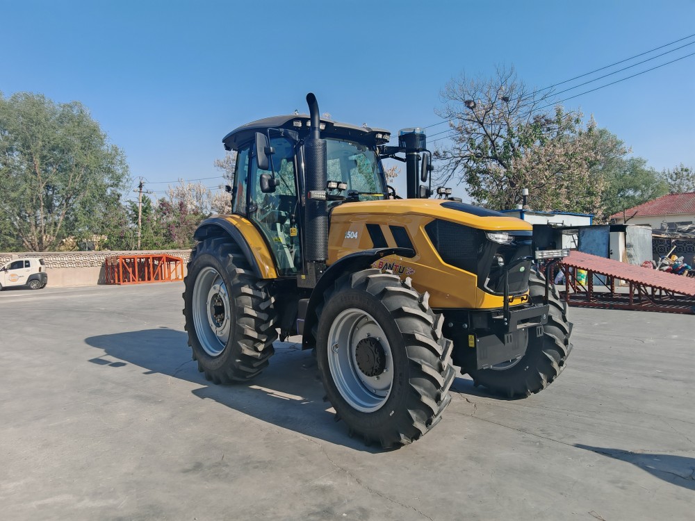 Traktor Pertanian Kuning Industri 150HP 4WD