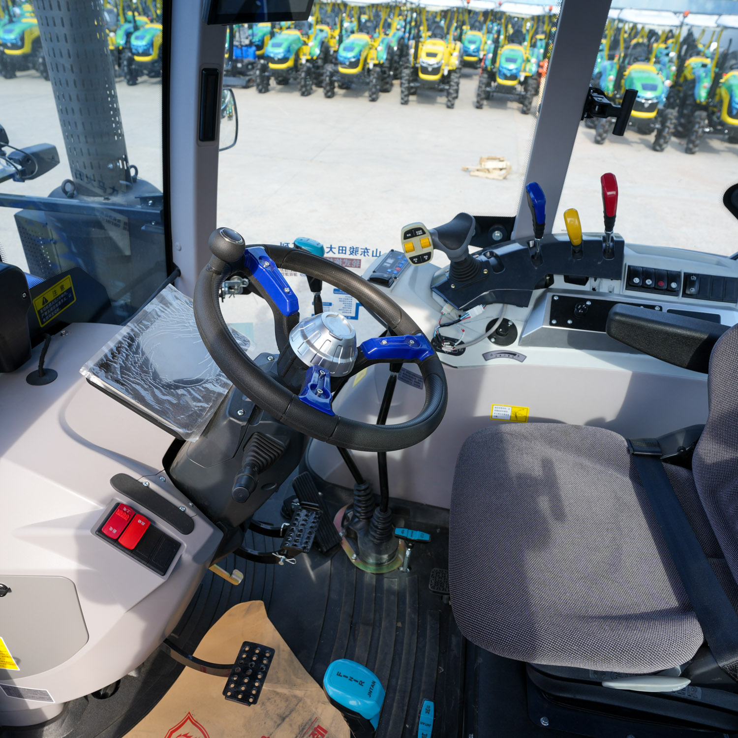 180HP210HP260HP 4WD Traktor Kabin Tertutup Bertenaga Besar (4)