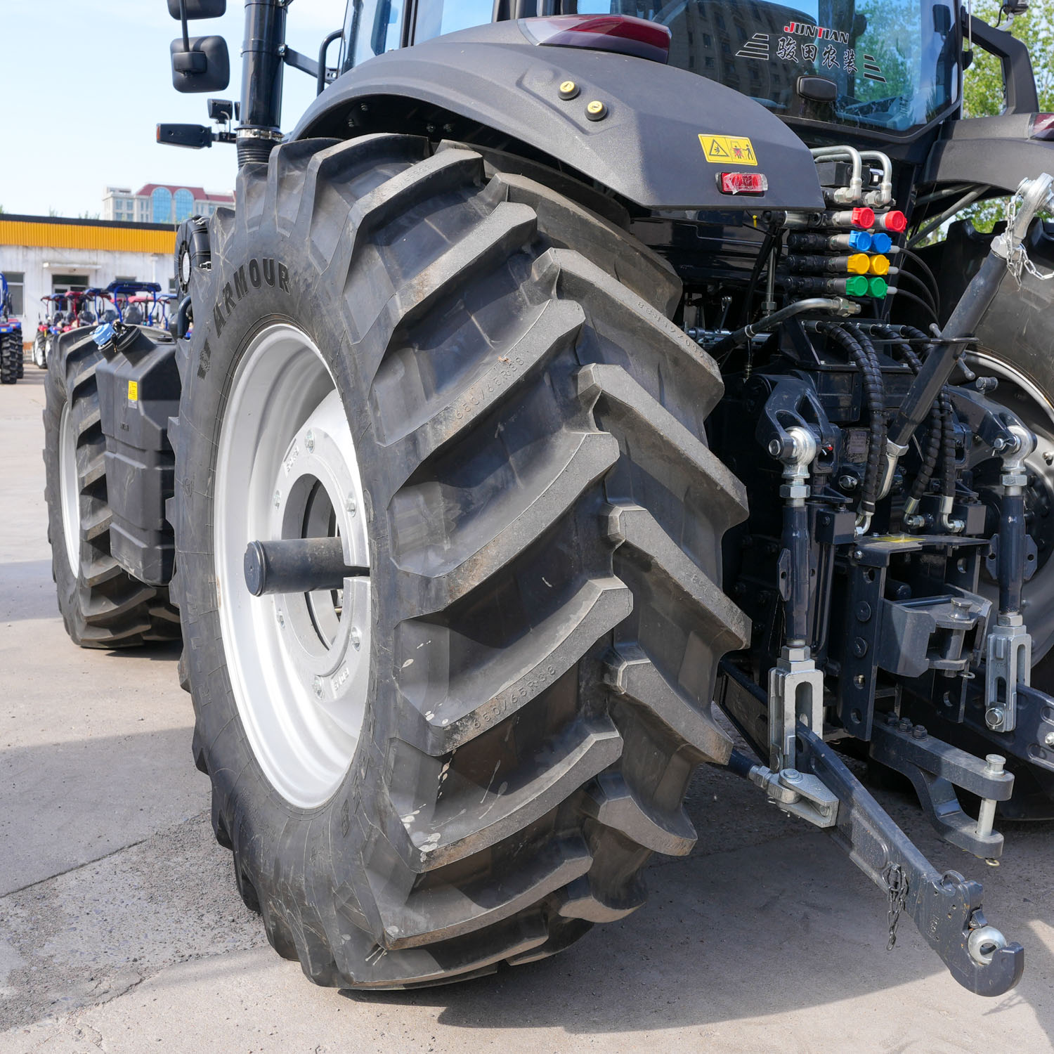 180HP210HP260HP 4WD Traktor Kabin Tertutup Bertenaga Besar (2)