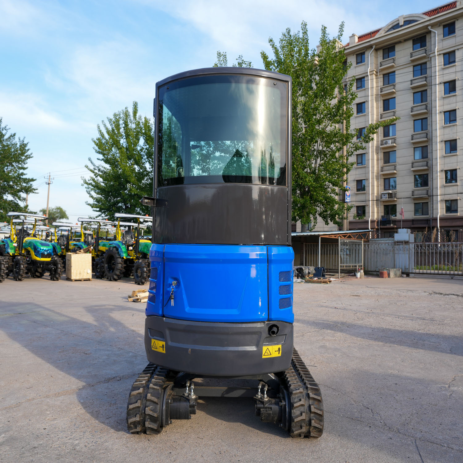 Mini Ekskavator dengan Kabin Tertutup (6)