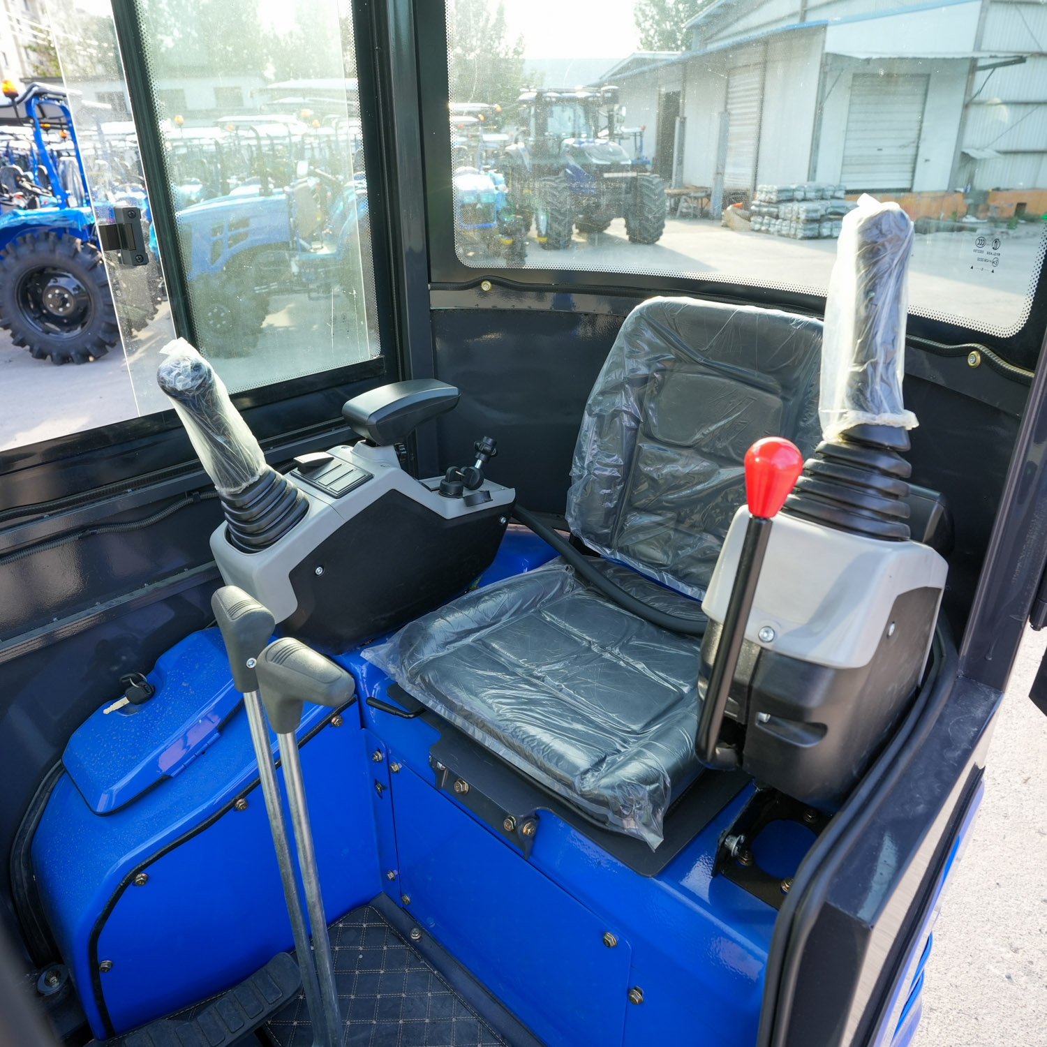 Mini Ekskavator dengan Kabin Tertutup (8)