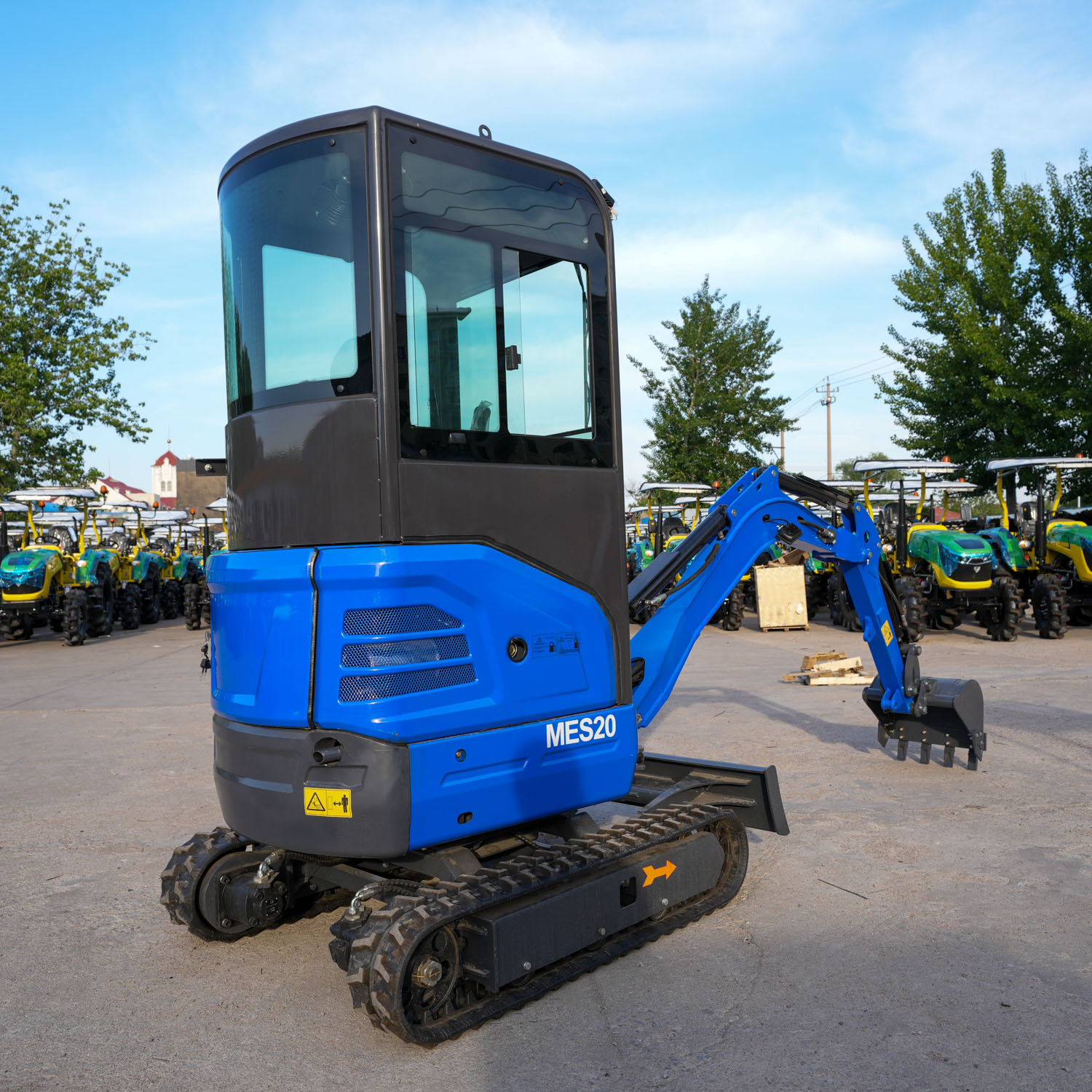 Mini Ekskavator dengan Kabin Tertutup (5)